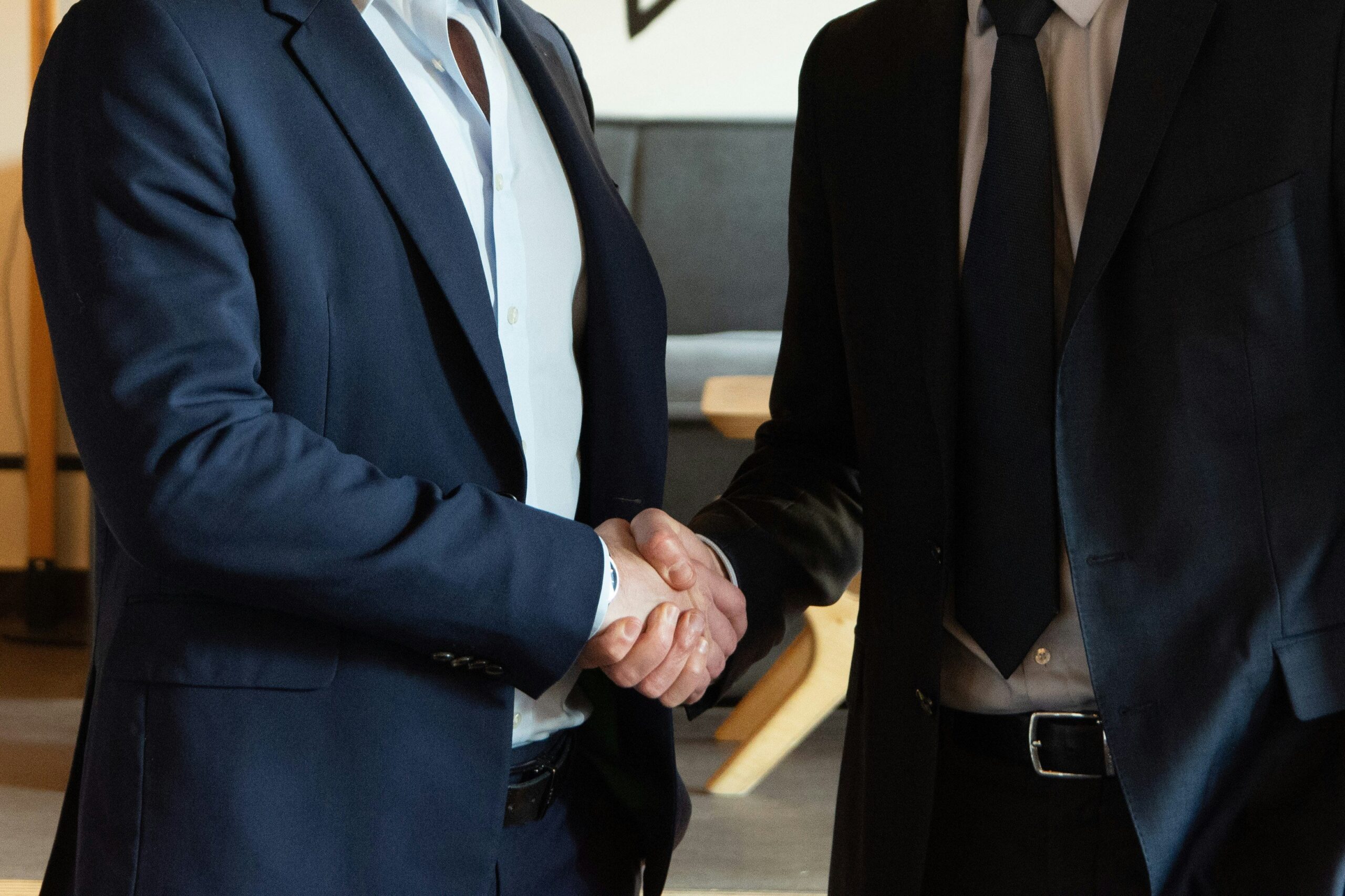 Comparison chart of free versus paid freelancing tools for better negotiation prep
