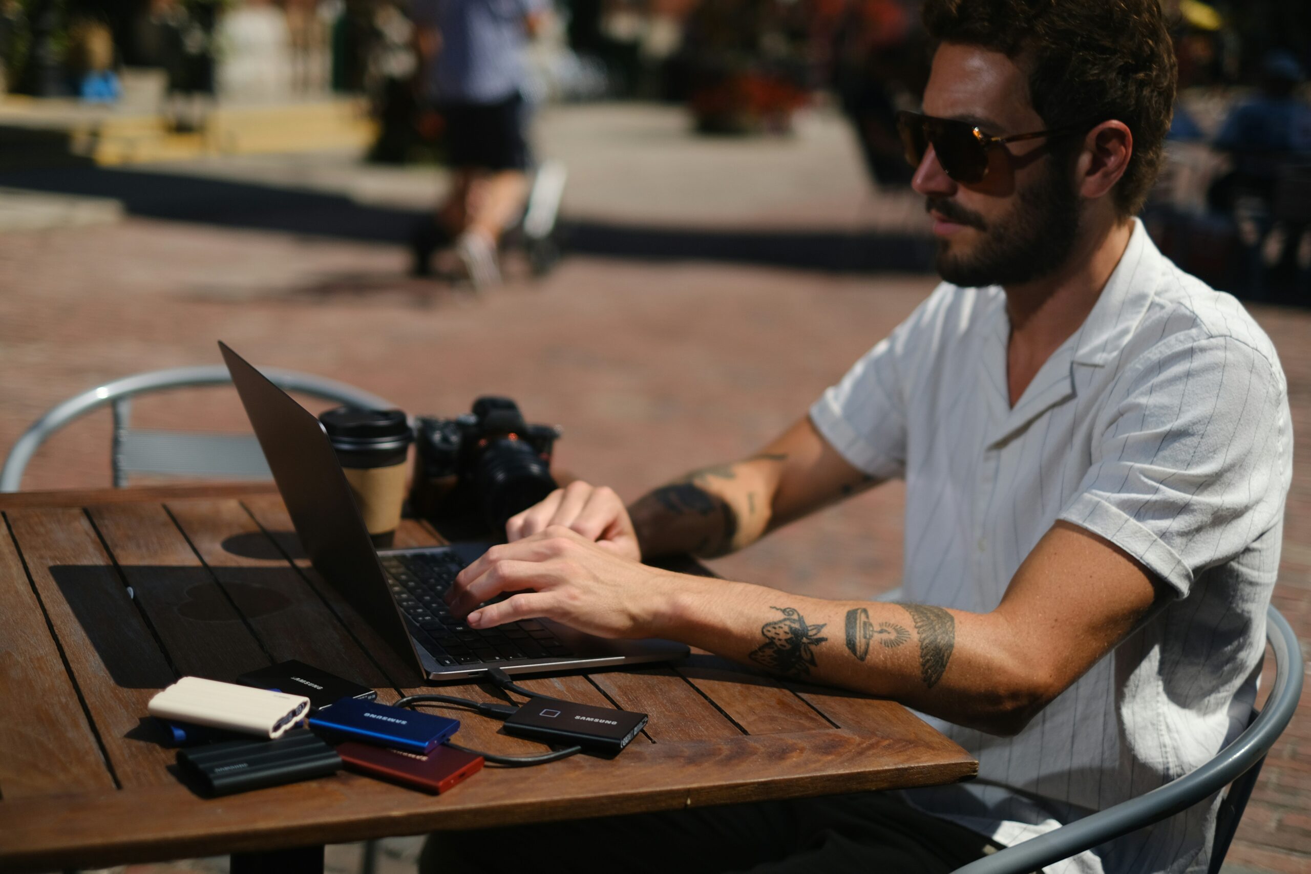 How to Achieve Contract Success: Freelancing Courses and Financial Tools for Every Freelancer