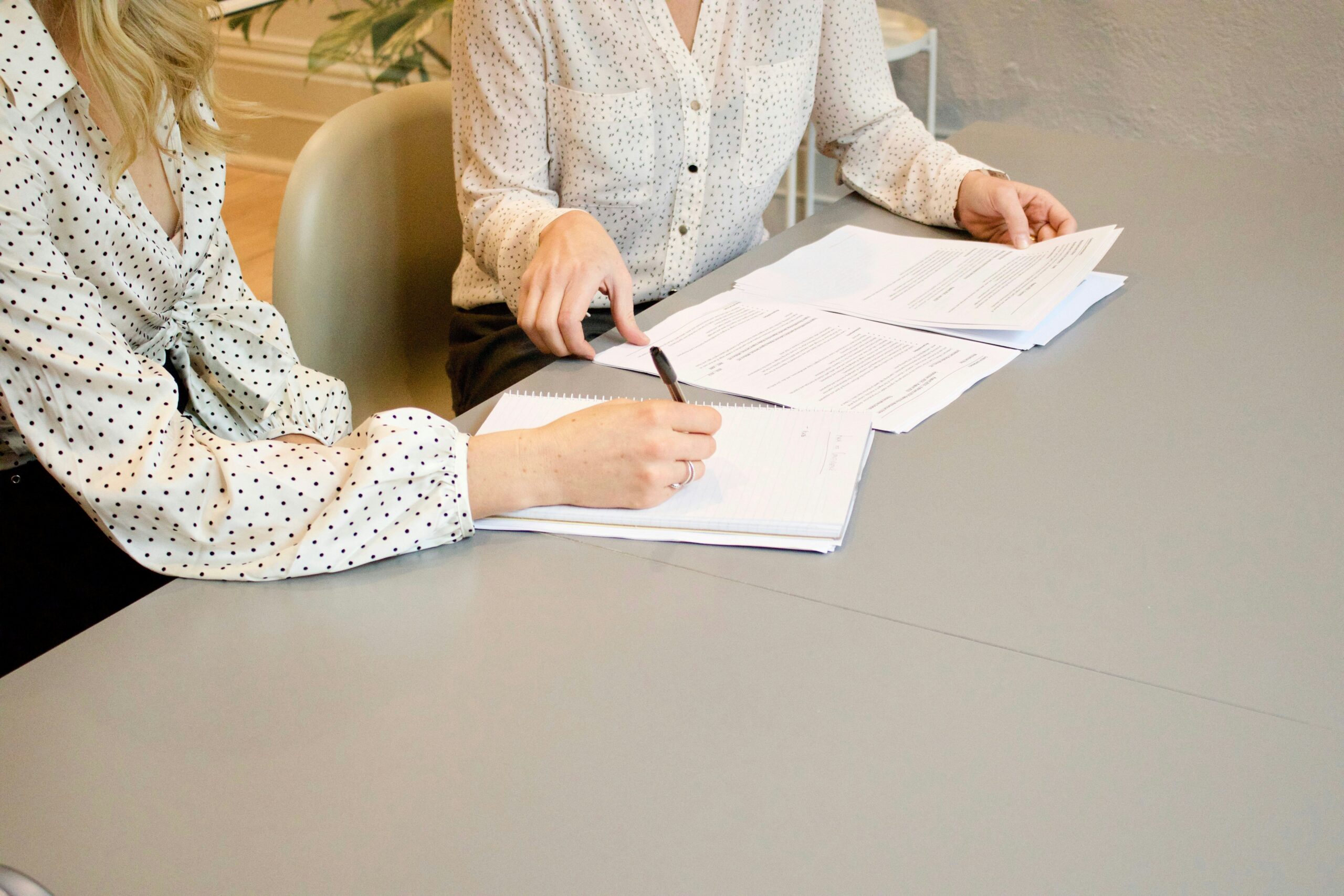 Mastering Contract Communication: The Freelancer's Ultimate Guide to Success