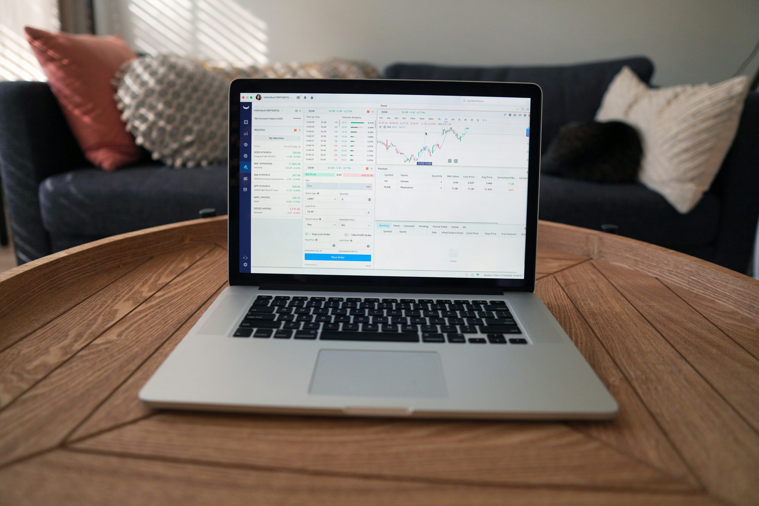 Rate Success: The Best Freelancing Courses and Financial Tools You Need to Thrive