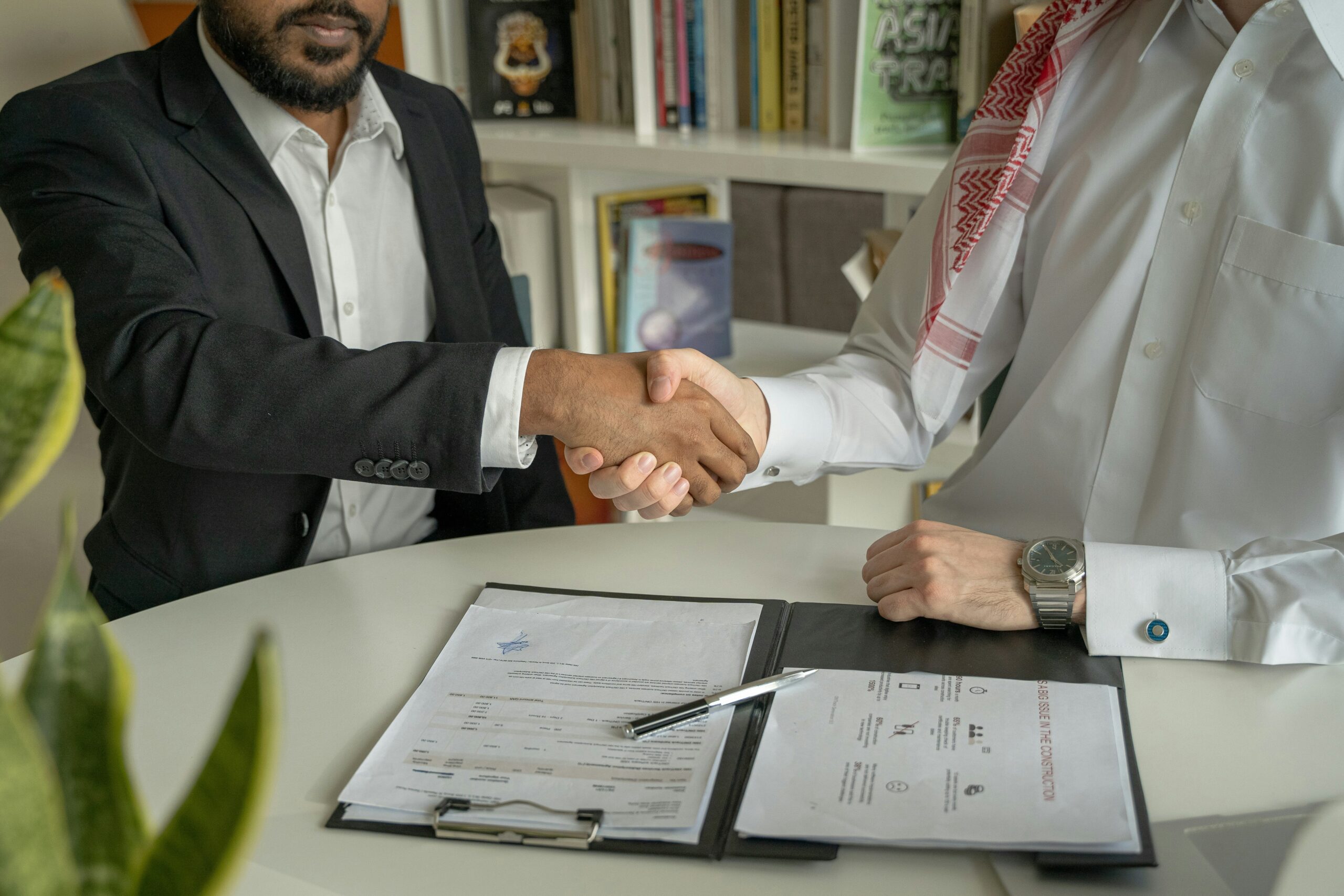 Comparison table of popular contract management tools