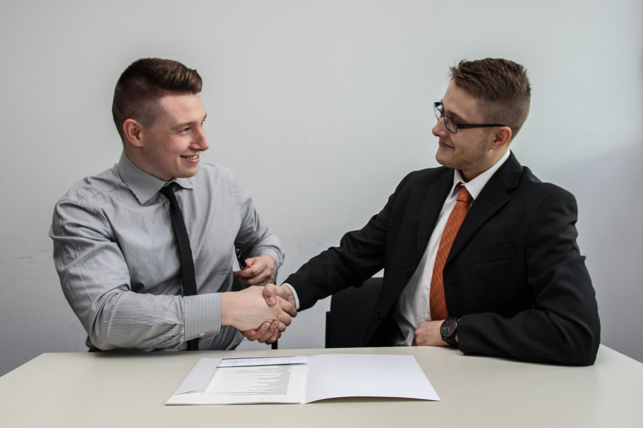 Flowchart illustrating steps for successful freelance rate negotiation