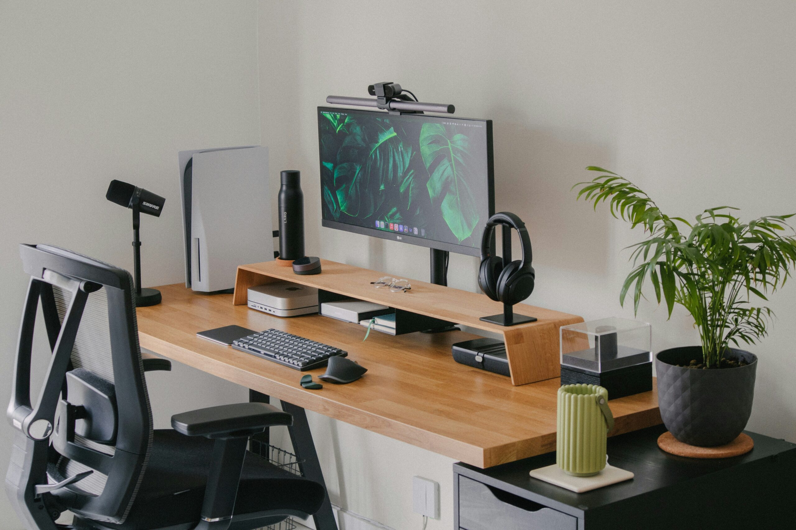 How to Build a Freelance Portfolio That Actually Gets Clients (Even If You're Just Starting)