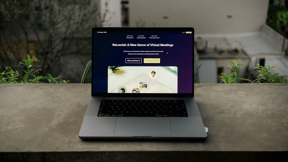 Illustration showing common mistakes in freelance portfolios