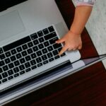 The Ultimate Freelance Contract Guide: Tools, Courses, and Tips for Financial Success