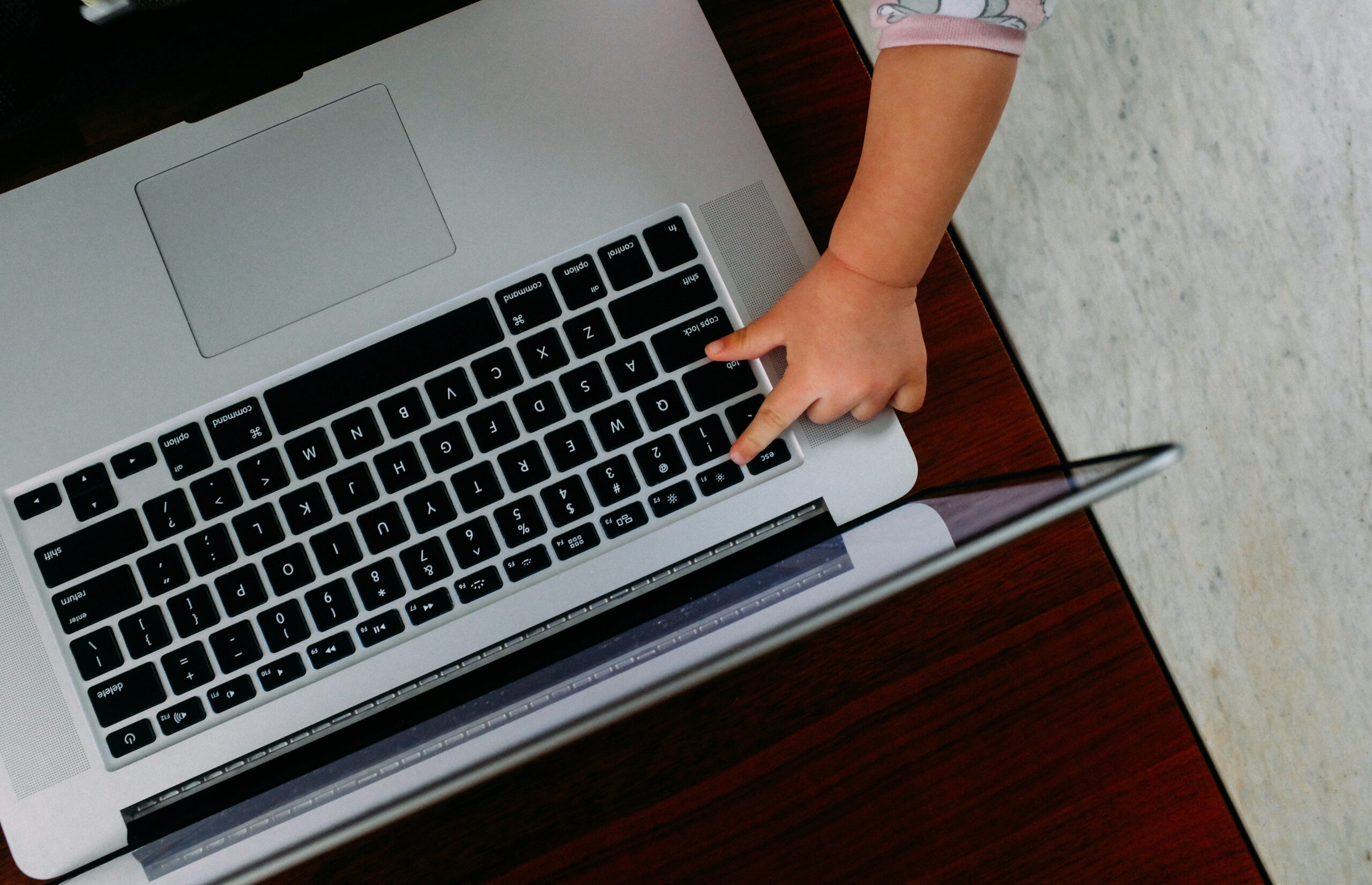 The Ultimate Freelance Contract Guide: Tools, Courses, and Tips for Financial Success