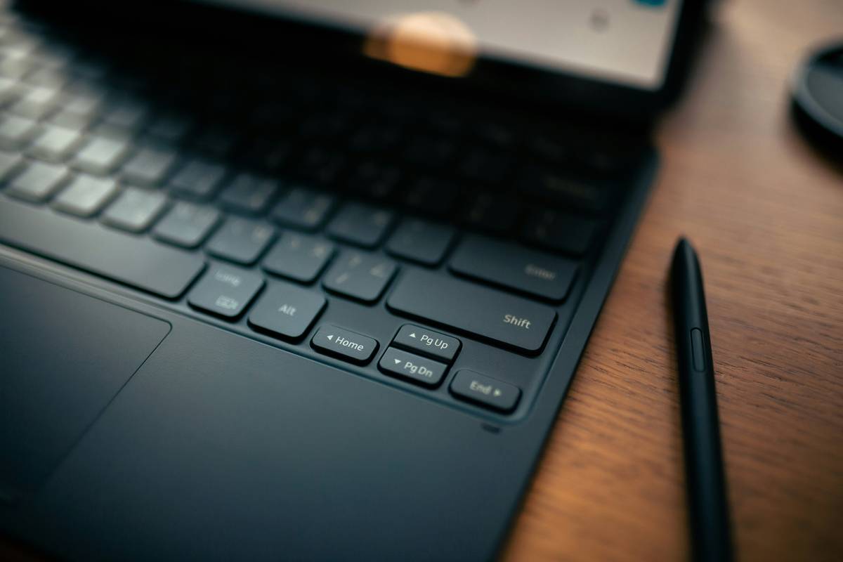 How to Master the Perfect Client Contract Format for Freelancers (Without Losing Your Mind)